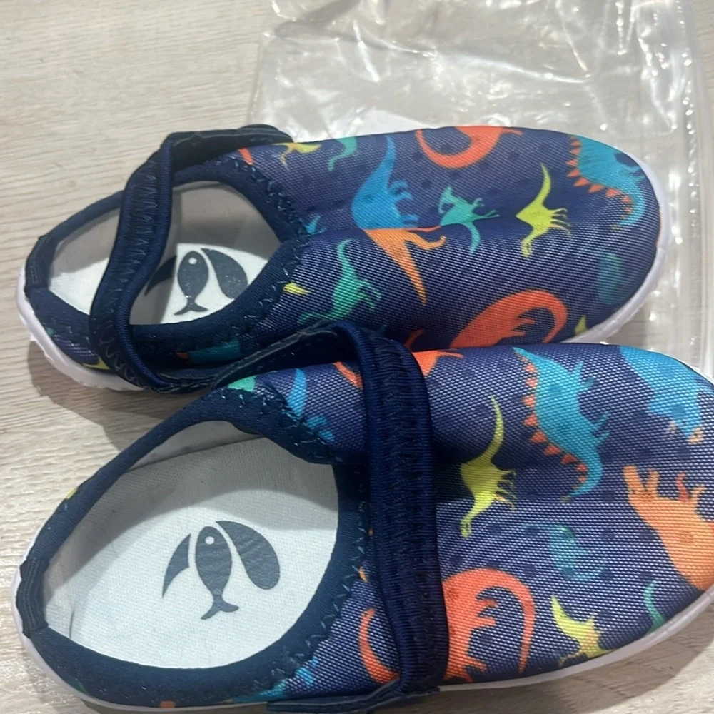 Boys toddler dino water shoes size 8